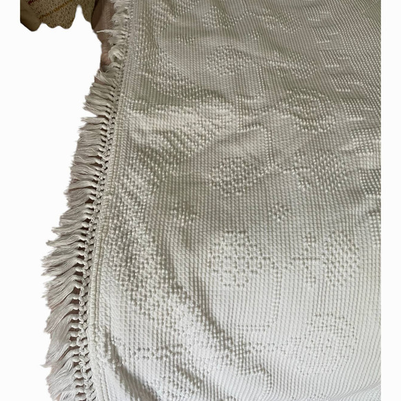 White QUEEN BEDSPREAD - Picture 9 of 15